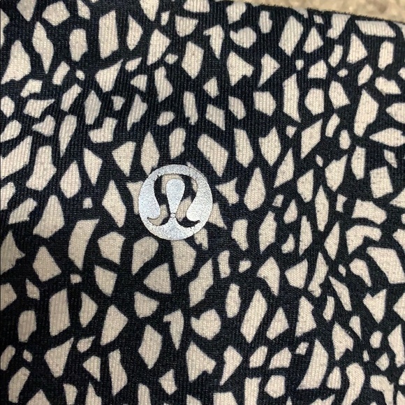 Lululemon Reversible Leggings Sz 4 - Picture 10 of 16